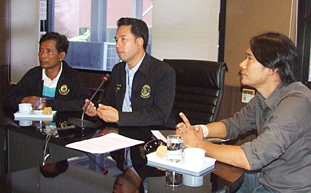 (L to R) Wirat Noijinda, head of the Khopai Community, Mayor Itthiphol Kunplome and Alliance Network President Niran Junwiset discuss drug prevention measures with community leaders.